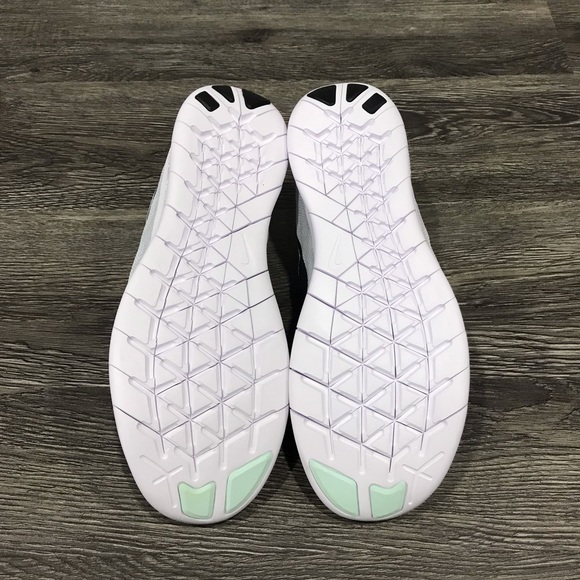 Women’s Nike Free RN 2017 (NEW!) Size 7 - Picture 4 of 4
